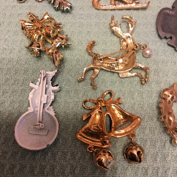 Vintage Christmas Brooch Lot of 8 Pins Jeanne, Gerry, Roman,& Beatrix Adorable - Picture 7 of 14